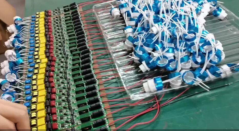 The Mexico customer's order 5500pcs t5 led tube work with ballast and also direct to AC power is on the production. The Mexico customer's order 5500pcs t5 led tube work with ballast and also direct to AC power is on the production.